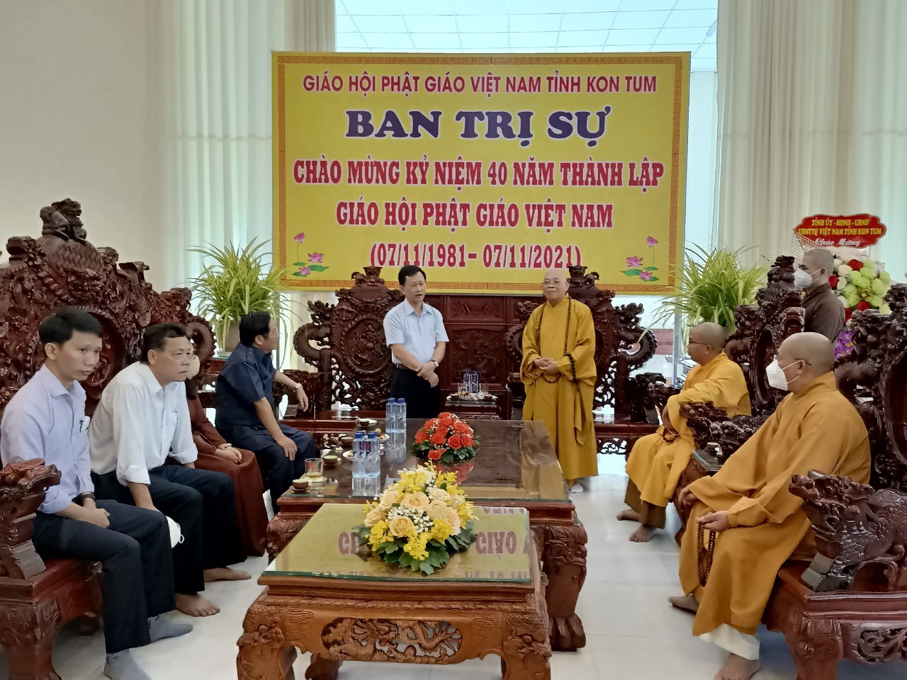Lãnh đạo tỉnh Kon Tum thăm và chúc mừng Ban Trị sự GHPGVN tỉnh Kon Tum nhân dịp kỷ niệm 40 năm thành lập Giáo hội Phật giáo Việt Nam