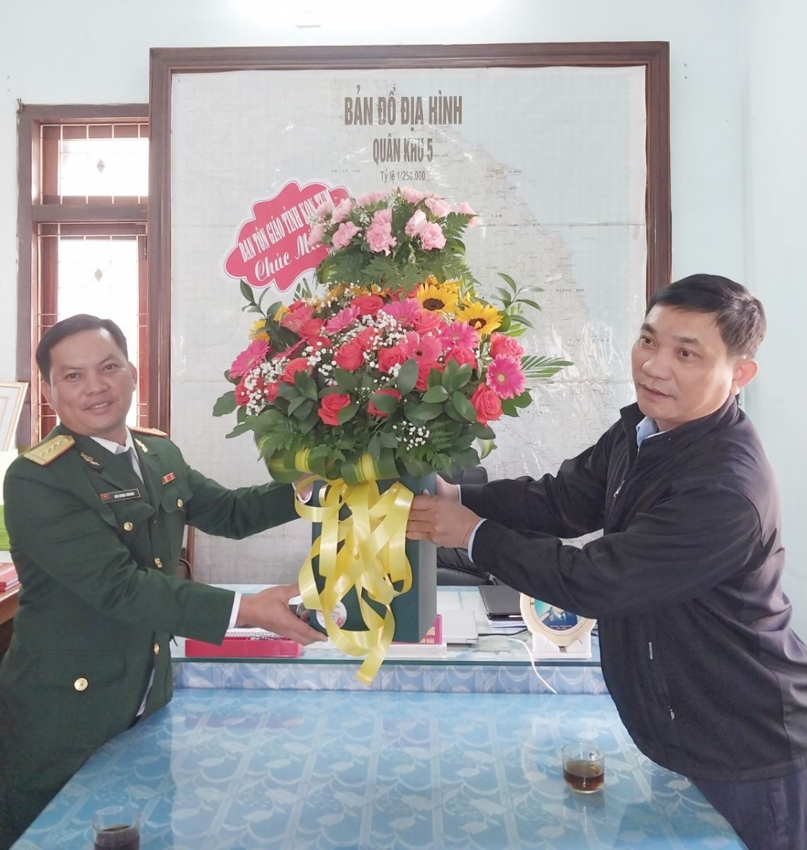 Ban Tôn giáo thăm, chúc mừng Ban Quân báo – Bộ Chỉ huy Quân sự tỉnh Kon Tum nhân kỷ niệm 78 năm ngày thành lập Quân đội nhân dân Việt Nam (22/12/1944 – 22/12/2022)
