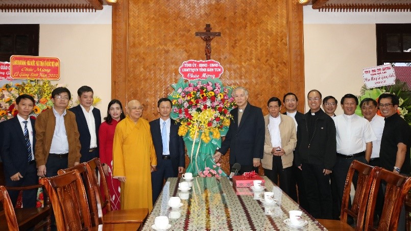 Chủ tịch Ủy ban Trung ương Mặt trận Tổ quốc Việt Nam thăm Tòa Giám mục Kon Tum nhân dịp lễ Giáng sinh năm 2022